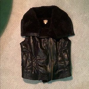 Mudd fuzzy vest with pockets